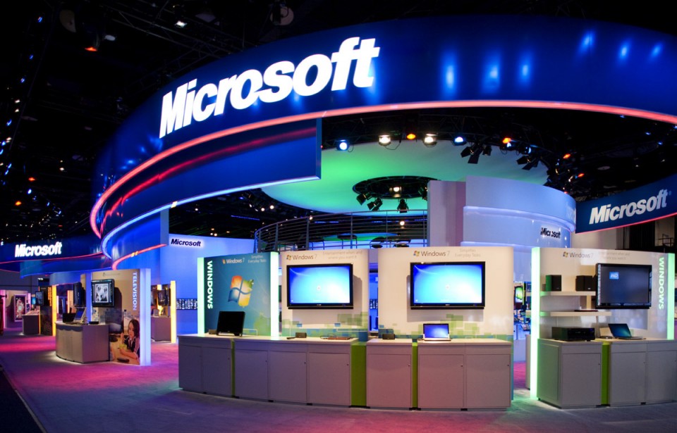 Stand win. Вывеска Microsoft. Выставочный стенд Майкрософт. Выставка стенд Microsoft. Вывеска для выставки.